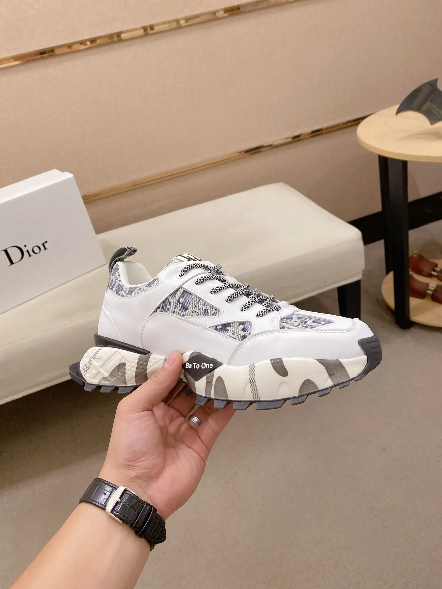 Men's shoes💰 462💰🇮🇹🇮🇹Dior d The new model is on sale at the same time at the counter. The upper 🇮🇹 is imported Italian first-layer cowhide, and the lining is fully imported sheepskin 💪💪. It is a complete 1⃣️ to 1⃣️ replica 🇮🇹💪💪, ⚠ Sole: The original sole is specially provided by the original factory. The exclusive movable molded sole is super comfortable. ⚠Original factory single goods, 🔍🔍high quality, you can enter and leave the counter at will, welcome to compare⚠. Code number:38-44